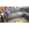 Image 2 : 2-PC FABRIC SECTIONAL SOFA WITH THROW PILLOWS