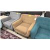 Image 1 : FABRIC BUTTON BACK LOUNGE CHAIR
