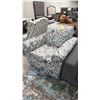 Image 1 : PATTERNED FABRIC LOUNGE CHAIR