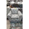 Image 2 : PATTERNED FABRIC LOUNGE CHAIR