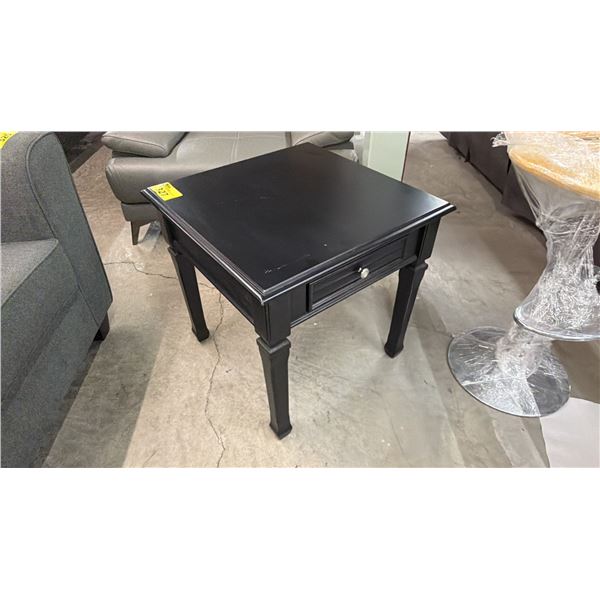 WOOD 1-DRAWER END TABLE