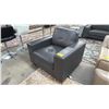 Image 2 : LEATHER LOUNGE CHAIR