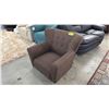 Image 2 : FABRIC LOUNGE CHAIR