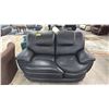 Image 1 : LEATHER LOVESEAT
