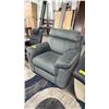 Image 2 : FABRIC LOUNGE CHAIR