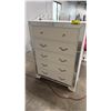Image 1 : WOOD & MIRRORED TRIM 5-DRAWER DRESSER (MIRRORS DAMAGED)
