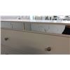 Image 2 : WOOD & MIRRORED TRIM 5-DRAWER DRESSER (MIRRORS DAMAGED)