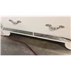 Image 3 : WOOD & MIRRORED TRIM 5-DRAWER DRESSER (MIRRORS DAMAGED)