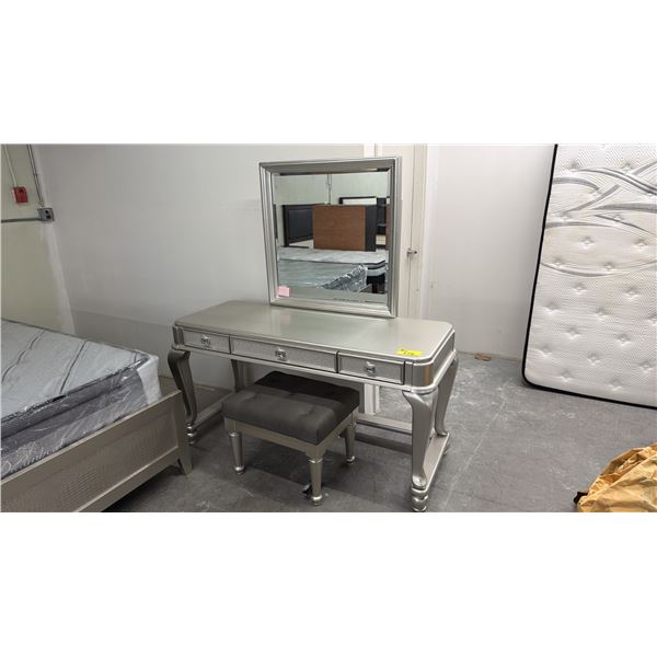 3-DRAWER VANITY WITH STOOL