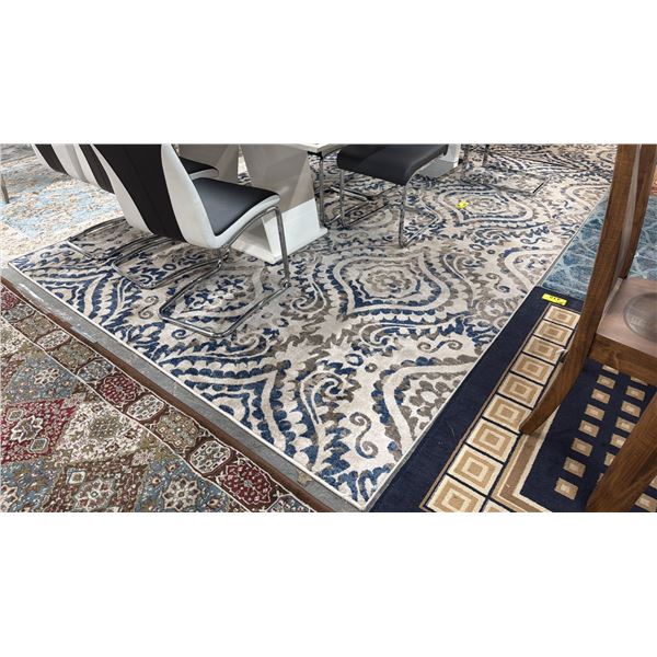 PATTERNED AREA RUG