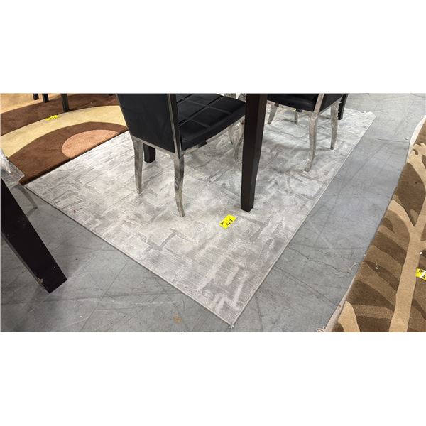 PATTERNED AREA RUG