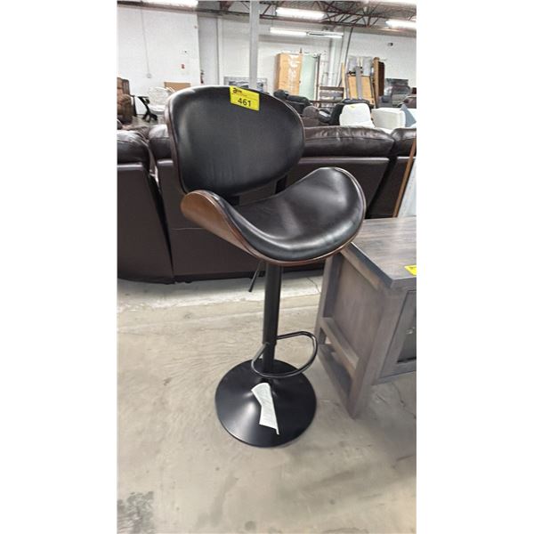 ADJUSTABLE BAR HEIGHT CHAIR