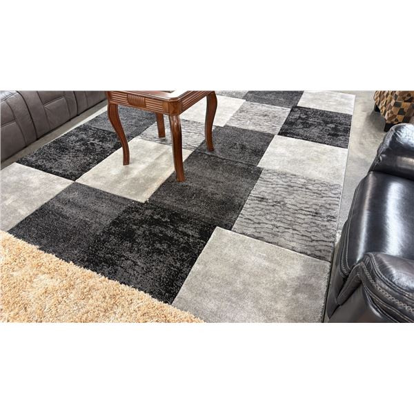 PATTERNED AREA RUG