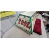 Image 5 : Stained Glass Style Billiards/Pool Table Light Fixture with Cue & Ball Design 33 x 11 x 18"