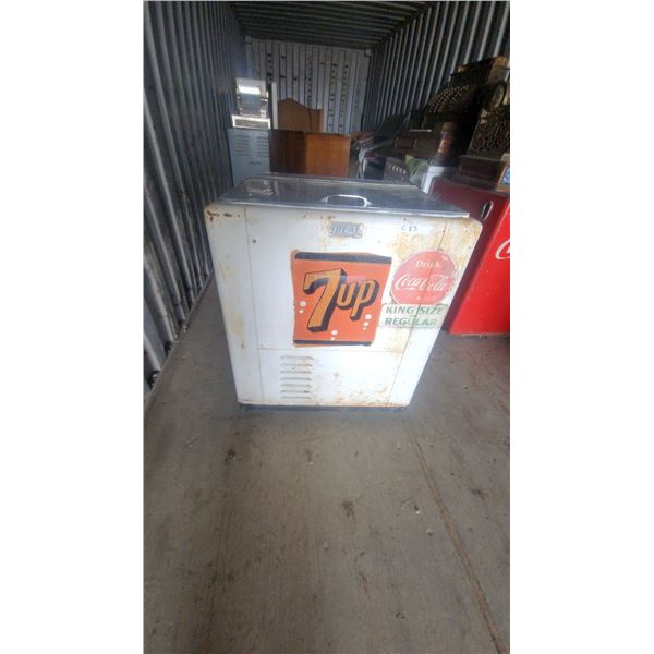 Ideal 7UP Vintage Chest-Style Soda Vending Machine Cooler 35 x 30 x 26"