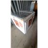 Image 2 : Ideal 7UP Vintage Chest-Style Soda Vending Machine Cooler 35 x 30 x 26"