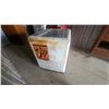 Image 7 : Ideal 7UP Vintage Chest-Style Soda Vending Machine Cooler 35 x 30 x 26"