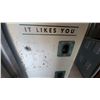 Image 3 : Vintage Upright 7UP "You Like It, It Likes You" Vending Machine
