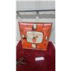 Image 5 : Sylvania Color Bright 85 Lighted Advertising Clock by Canadian Neon-Ray Clock Co. Vintage 15 x 15"