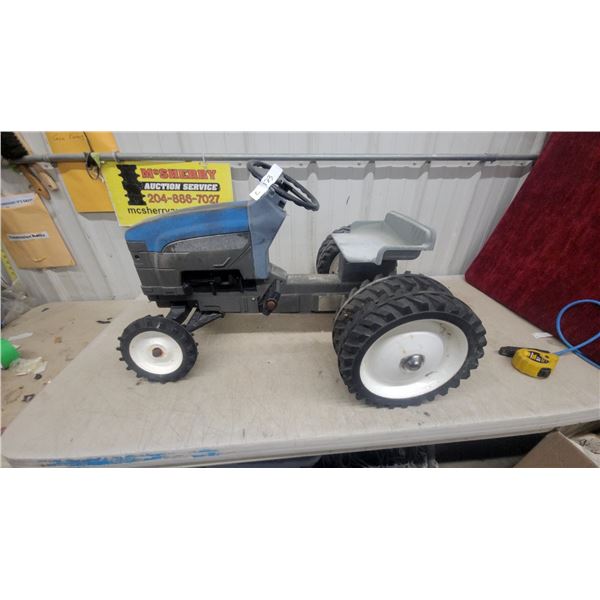 New Holland T.M. 175 Die Cast Pedal Tractor with Dual Wheels Serious 1