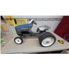Image 1 : New Holland T.M. 175 Die Cast Pedal Tractor with Dual Wheels Serious 1