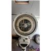 Image 2 : Vintage Canadian Toledo Coin-Operated Porcelain Floor Scale