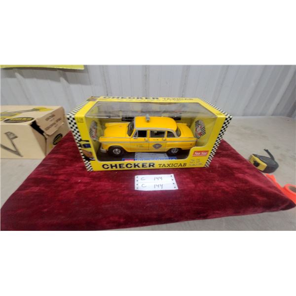 Sun Star 1981 New York Checker Cab 1:18 Scale Die-Cast Taxicab Model Wih Box