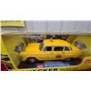 Image 3 : Sun Star 1981 New York Checker Cab 1:18 Scale Die-Cast Taxicab Model Wih Box