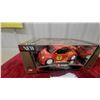 Image 2 : Bburago Gold Collection 1/18 Scale Volkswagen New Beetle Cup 2000 Diecast Model with Box