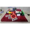 Image 5 : Gyro Cycle Stunt Motorcycle Toy with Ramp, Ring of Fire, and Cardboard Accessories and Box