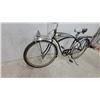 Image 17 : 1950s Schwinn Cruiser Bicycle with Chrome Fenders Fuel Tanke F+Rrack Very Cool All Orignal It