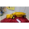 Image 6 : Wooldridge Model Toys Yellow Pressed Steel Buggy Scraper Pressed Steel Vintage 25" Long