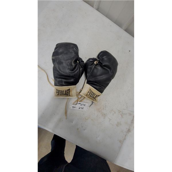 Vintage Everlast 1588 Lace-Up Boxing Gloves, Black Leather, Made in Canada