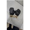 Image 1 : Vintage Everlast 1588 Lace-Up Boxing Gloves, Black Leather, Made in Canada