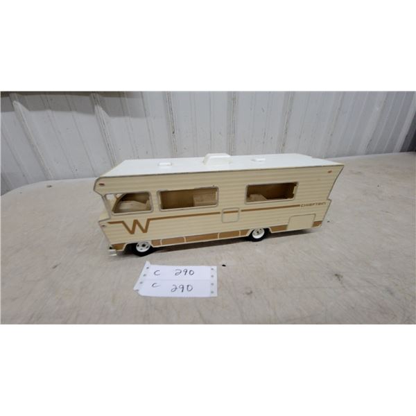 Vintage Winnebago Chieftain RV Toy, 1970s Normatt Battery Operated F+R 15" Long