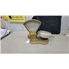 Image 6 : General Store Toledo "Honest Weight" No Springs Mechanical Scale with Scoop Pan, Made in Canada