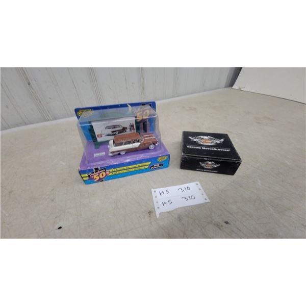 Road Champs Fabulous 50s 1:43 Scale 1955 Pontiac Die-Cast and Harley-Davidson Coasters in a Box
