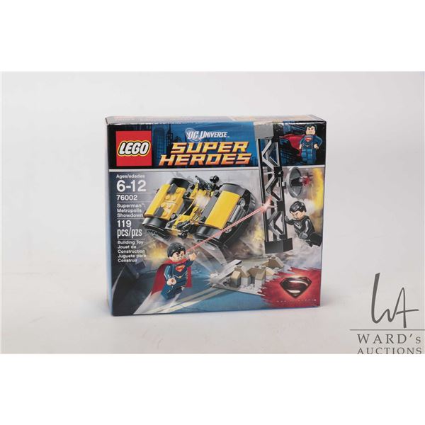Lego- DC Universe Super Heroes "Superman: Metropolis Showdown" no. 76002, new in factory sealed pack