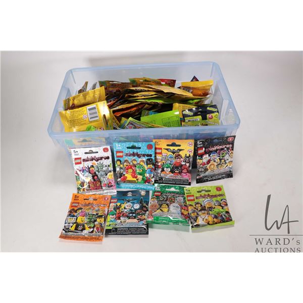 Approximately one hundred Minifigure series kits including Series 5, The Batman Movie, Series 6, Ser