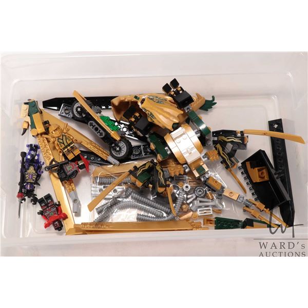 Lego-Ninjago "Legacy Golden Dragon" building set no. 70666. Pre-built kit plus four Minifigures. Com