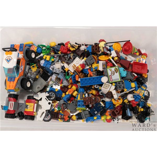 Selection of assorted Minifigures including Calamity Drone, Pirate, Willy Fusebot etc.
