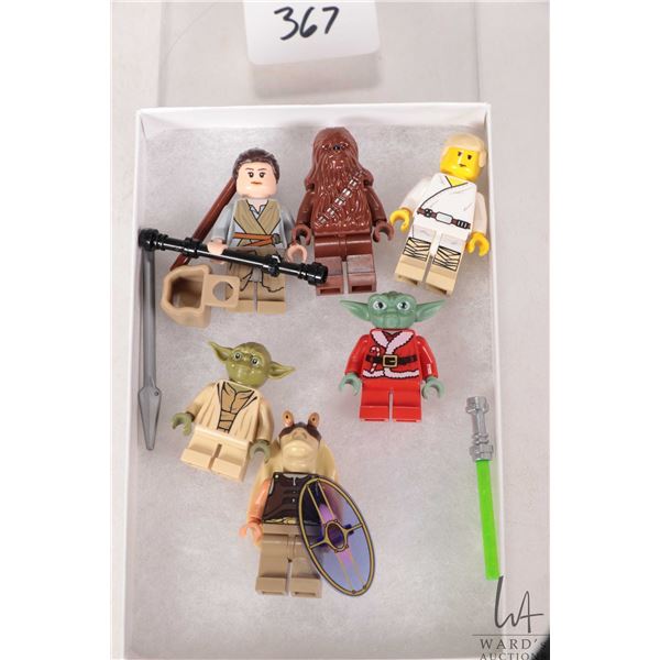 Lego-Star Wars Minifigures including Rey, Chewbacca, Luke, Yoda and Yoda Christmas plus Gun Gan Sold
