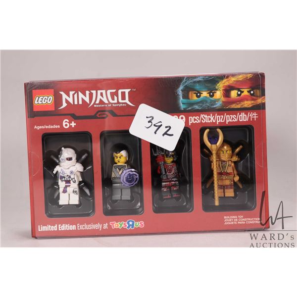 Lego-Ninjago Bricktober ToysRUs Minifigures Collection 1/4 with four figures