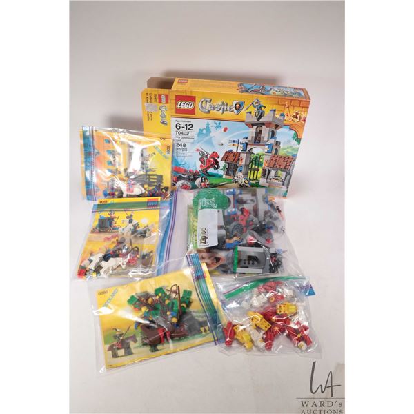 Lego- Castle "The Gatehouse Raid" no. 70402. Includes some Minifigures and building guide. Completen