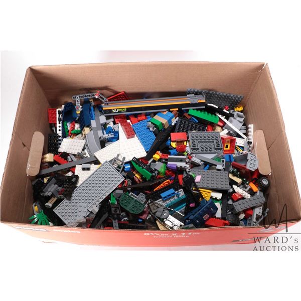 Large selection of unidentified partial building kits and builiding bricks