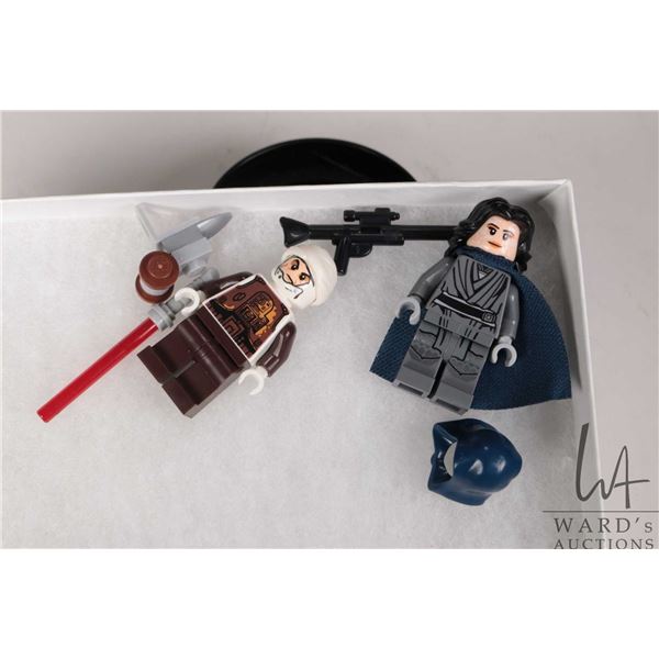 Two Lego Star Wars minifigures including Naare and Dengar from set 75145
