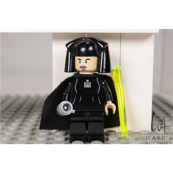 Lego Star Wars Luminara Unduli with light up Saber working at time of catalogueing.