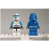 Image 1 : Two Lego Star Wars minfigures including Clone lieutenant and a Special forces Clone trooper.