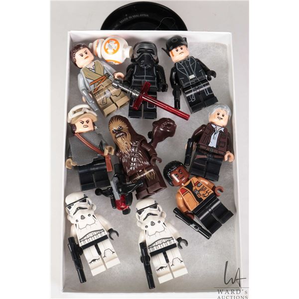 Lego Star Wars minifigures including Rey, BB8, Kylo Ren, General Hux, Chewbacca, Jin Erso, Han Solo,