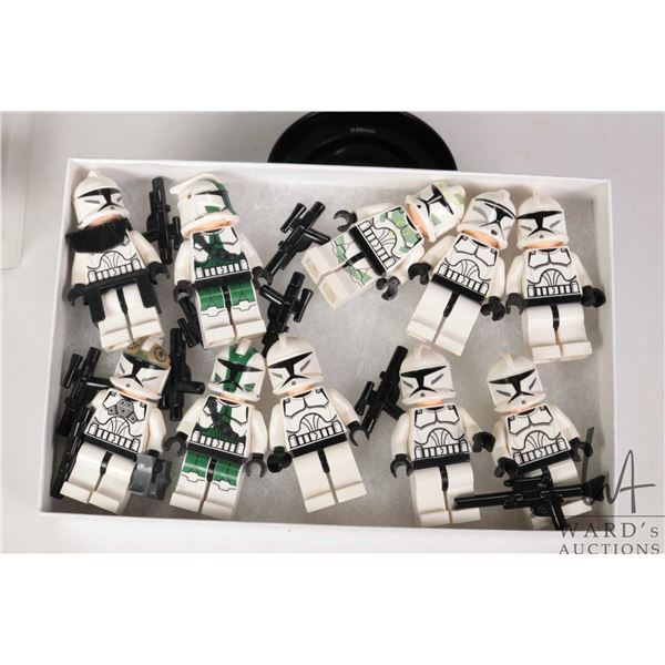 Lego Star Wars minifigures including five Clone Trooper phase 1, 2 Commander Gree, Clone Trooper wit
